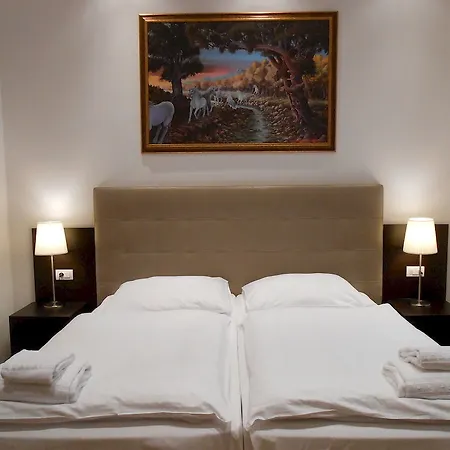 The Palace And ホテル 4*
